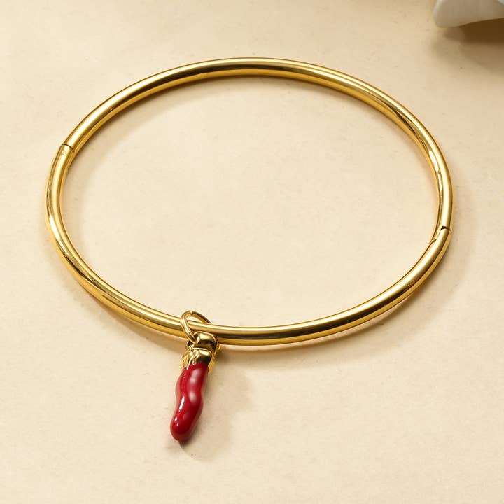 Hinged bangle bracelet with chili pendant for wholesale by joya