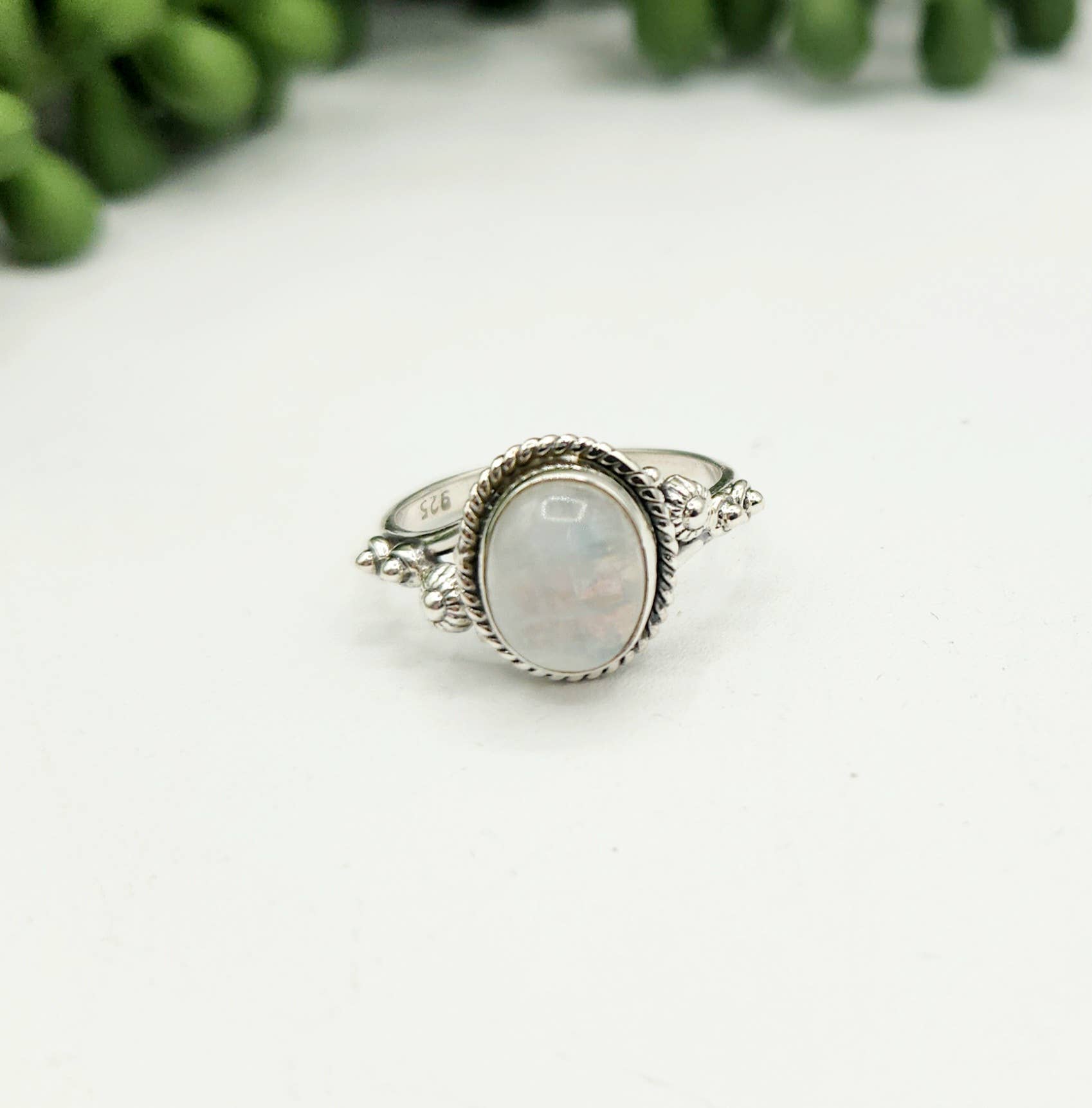 Meraki Gemstones - Venta al por mayor Anillos grandes/de cóctel - Anillo de plata de ley (925) con piedra preciosa de piedra lunar arcoíris4