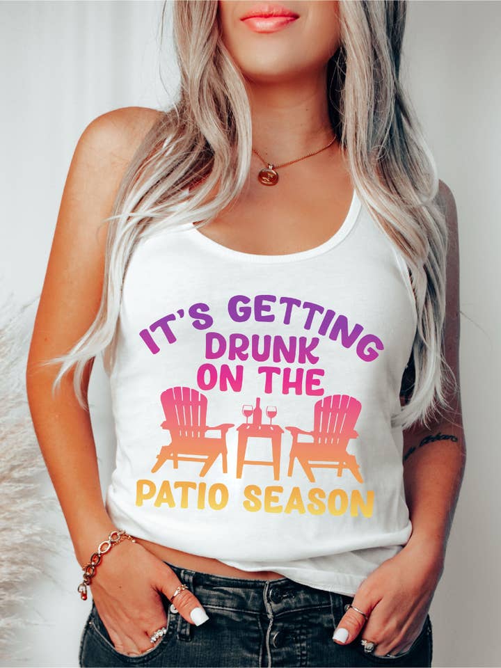 Hectic Rebellion – T-shirt estampada - Mulher por atacado – Está a Chegar-se Bêbado Na Temporada do Pátio1