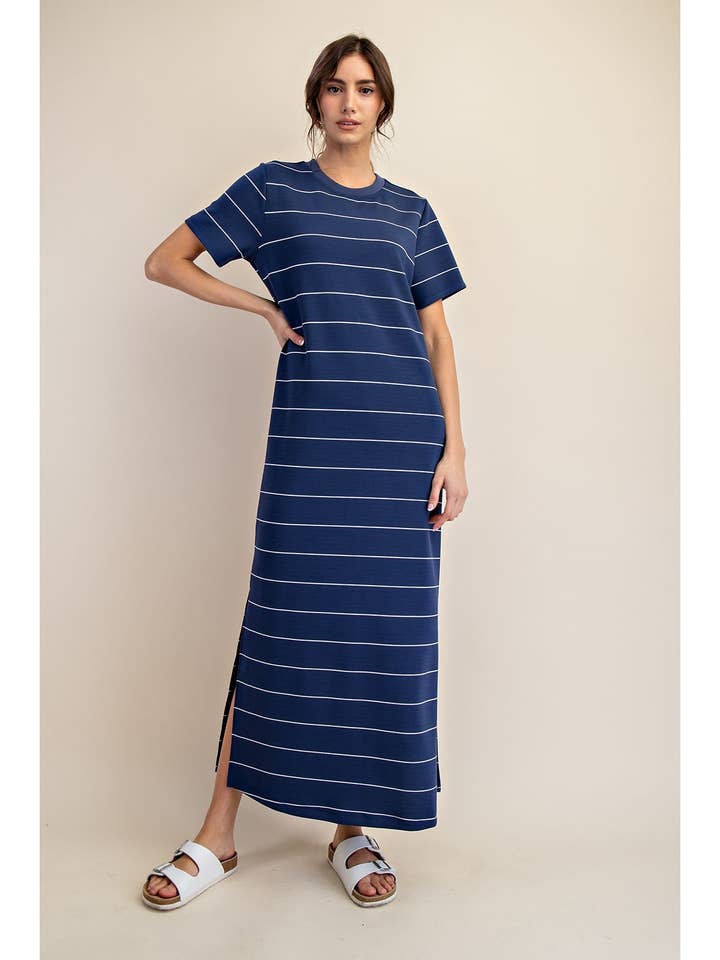ROBE LONGUE À RAYURES EN MODAL pour la vente par Rae Mode