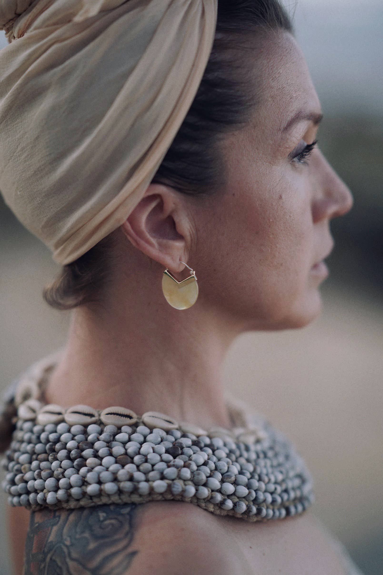 Bonisita - Vendita all'ingrosso Collane a bavaglio - Collana tribale vintage Cowrie Shell & Seeds di Papua9