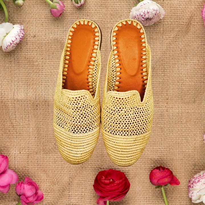 Raffia Serenity: Handwoven Raffia Slippers for Women's Relax for wholesale by LaMaisonBerbere