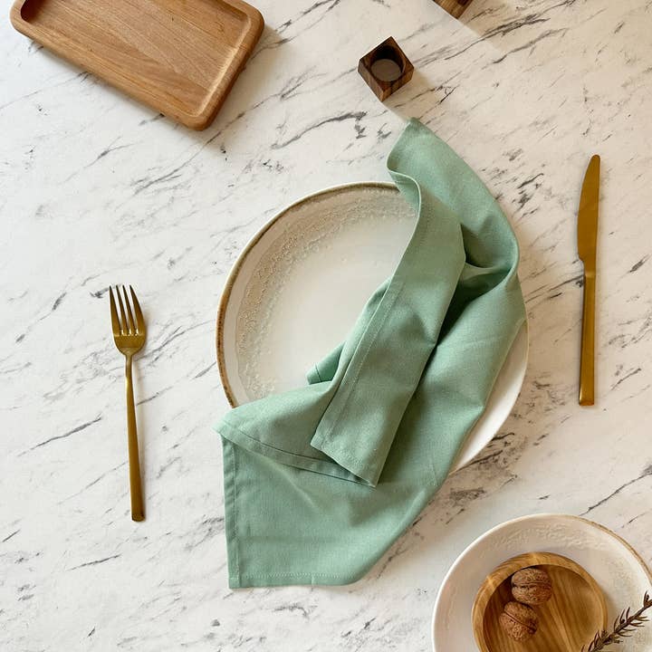 Satz aus salbeigrünen Leinenservietten | Moosgrünes Stoffdinner für den Großhandel von Touchable Linen