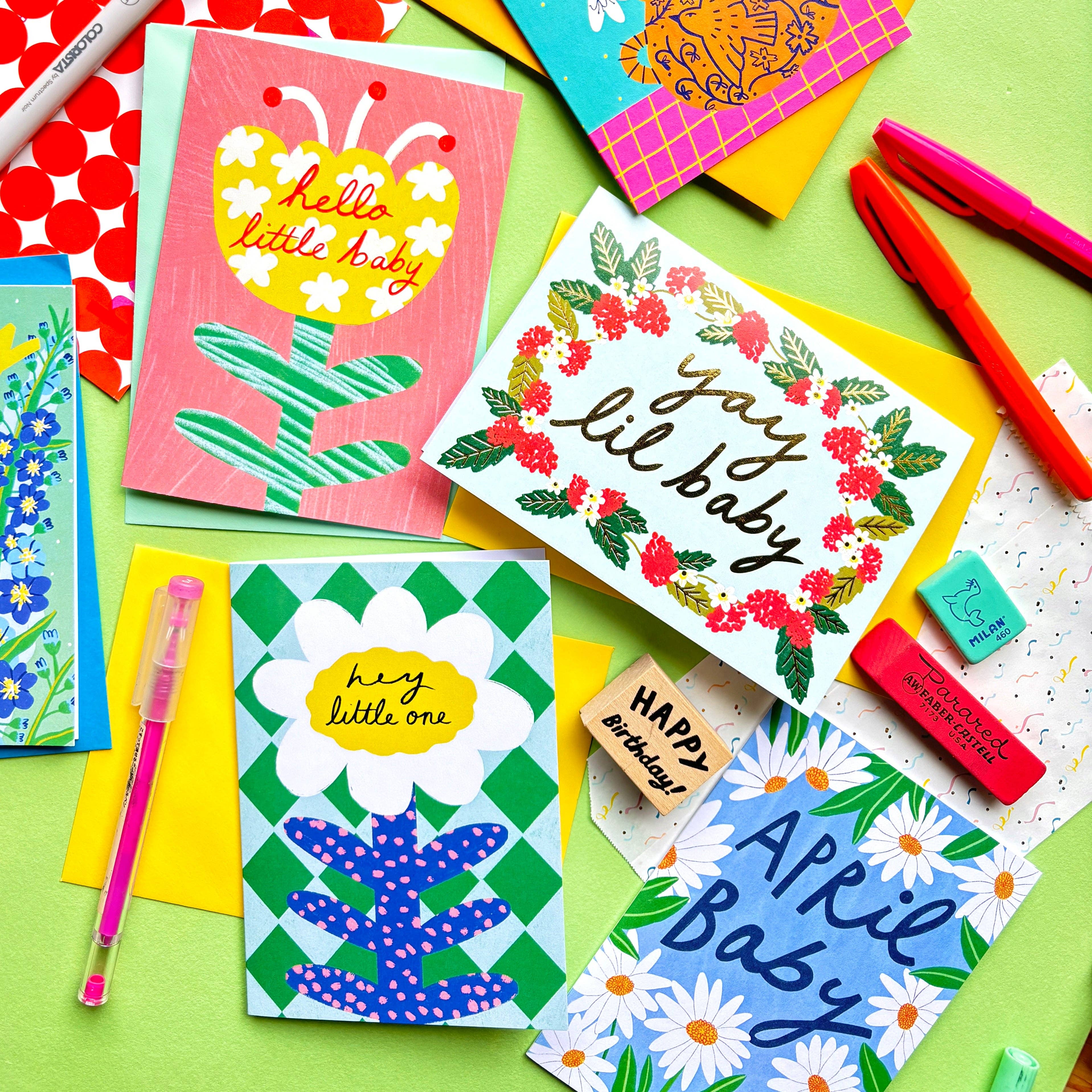 Kerrie Illustrates - Vente Cartes bébé - Carte de vœux Salut Petit Bout | Motif floral Original Petit-enfant Nouveau-né Fils Fille Cigogne Nouvelle arrivée1