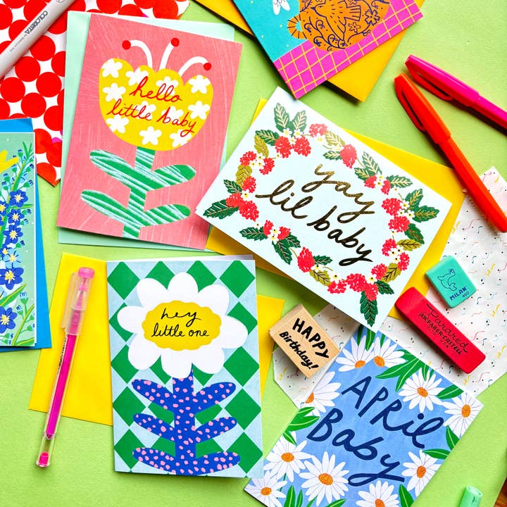 Kerrie Illustrates - Vente Cartes bébé - Carte de vœux Salut Petit Bout | Motif floral Original Petit-enfant Nouveau-né Fils Fille Cigogne Nouvelle arrivée1