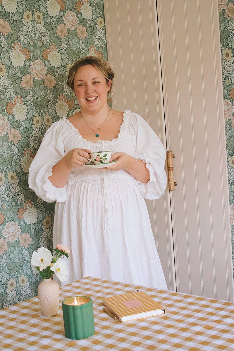 SUN AND DAY - Wholesale Tablecloth - Gingham Check Scallop Edge Tablecloth 2.2M X 1.4M4