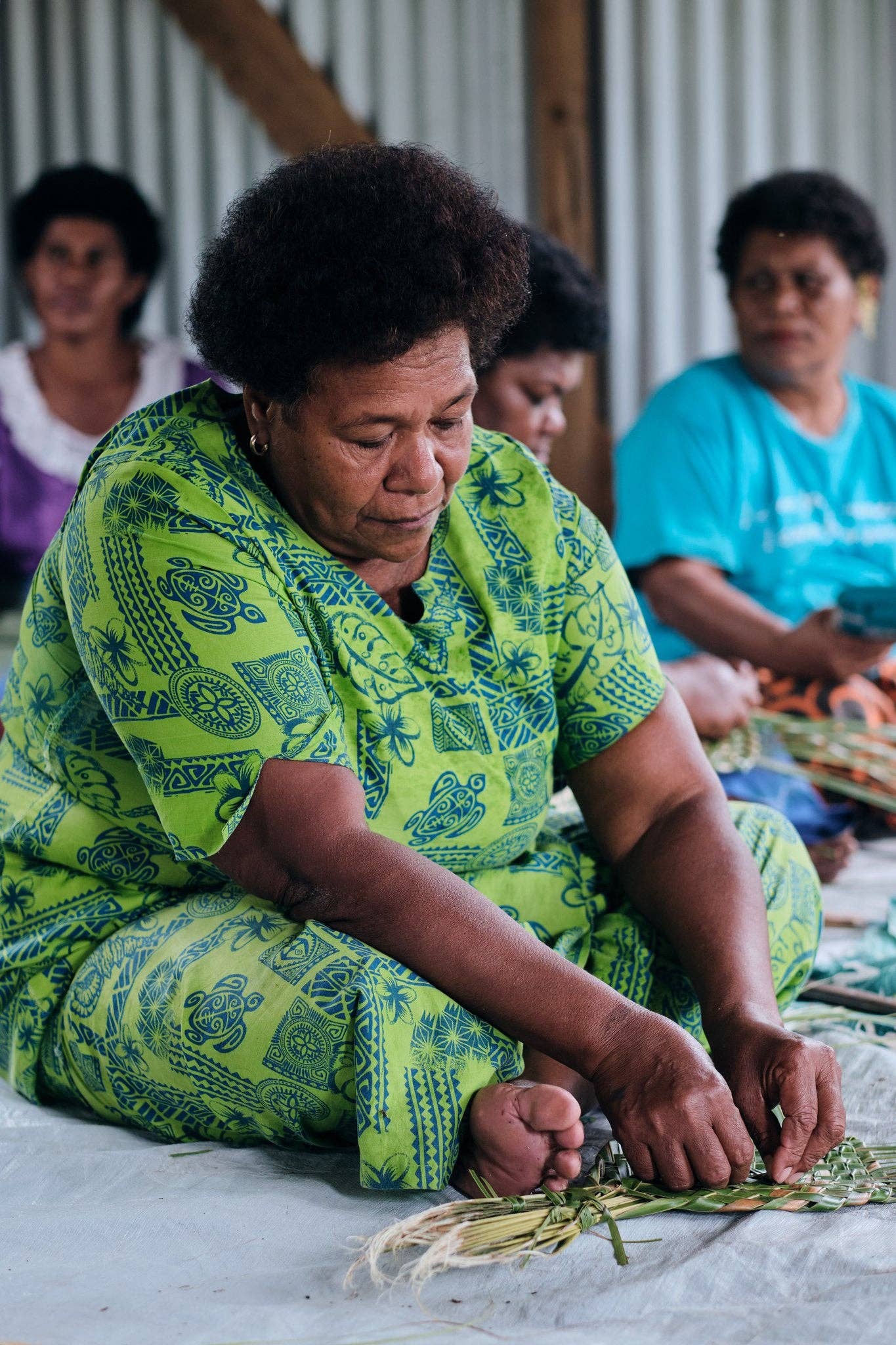 Rise Beyond the Reef - Wholesale Wall Accent - Niu Fan with Masi Flower6