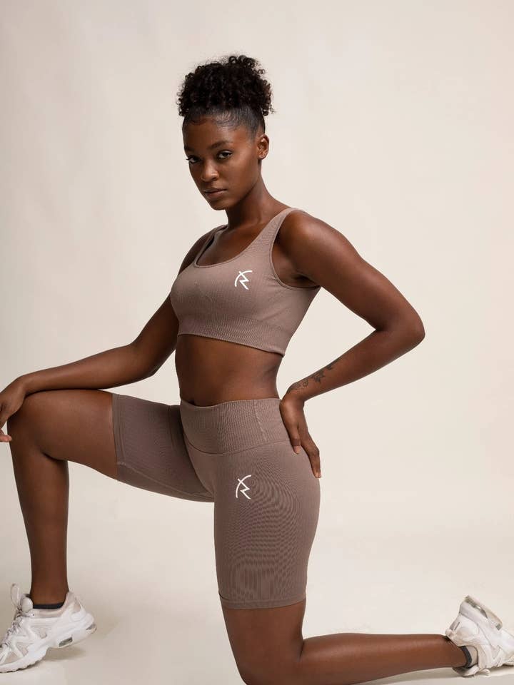 Short de motard sans couture sans couture Malaika pour la vente par Zoezi Sport