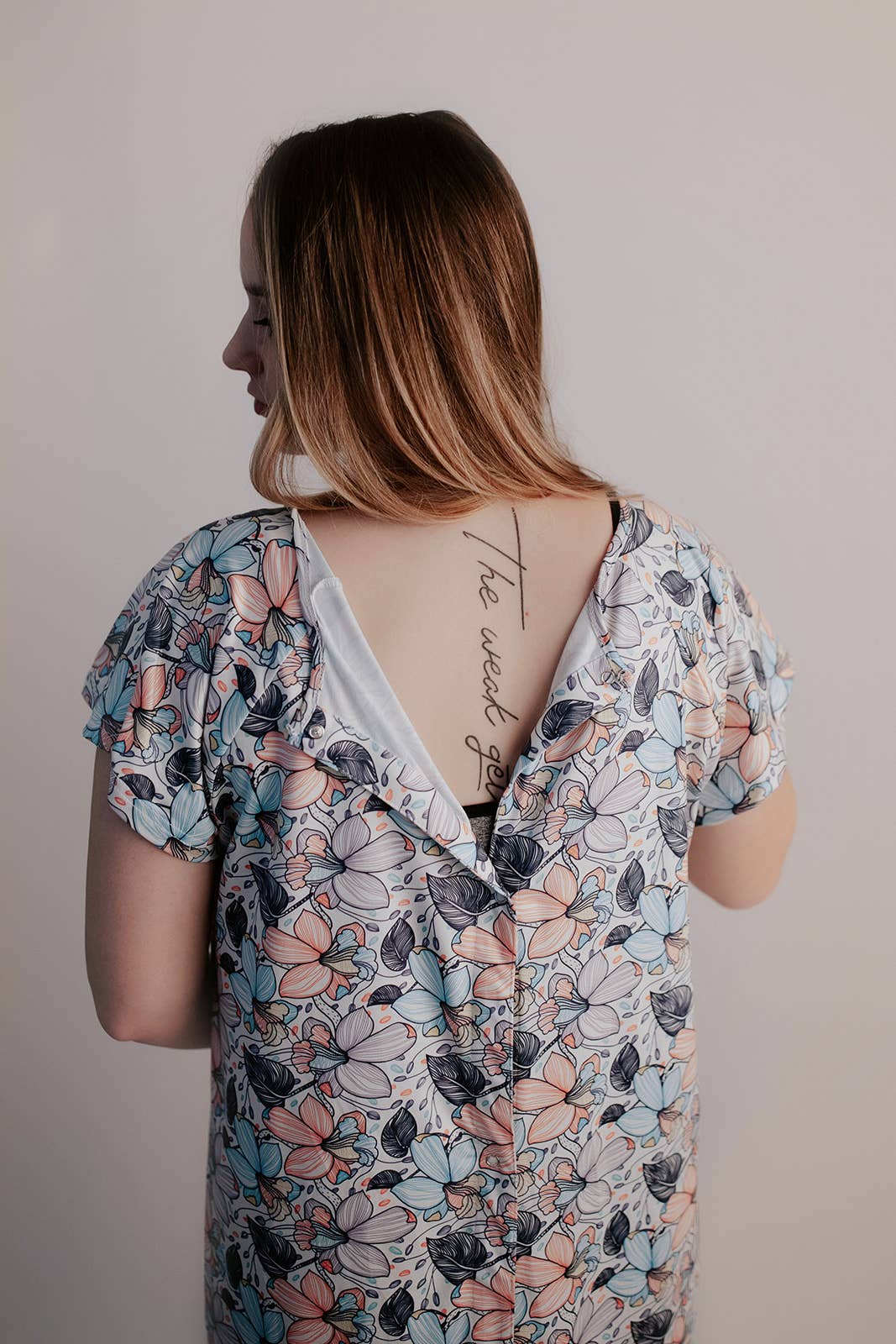 Three Little Tots – Vestido - Maternidade por atacado – Vestido de parto e entrega/enfermagem Flower Bloom12