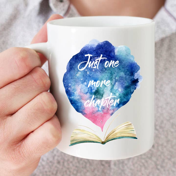 Tasse à café Just One More Chapter pour la vente par Fuzzy Loon Designs
