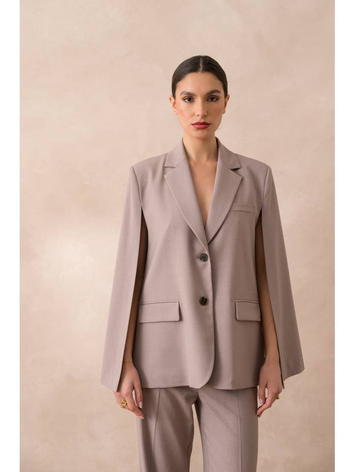 Attentif Paris – Blusão - Mulher por atacado – Casaco capa oversized com corte estruturado14