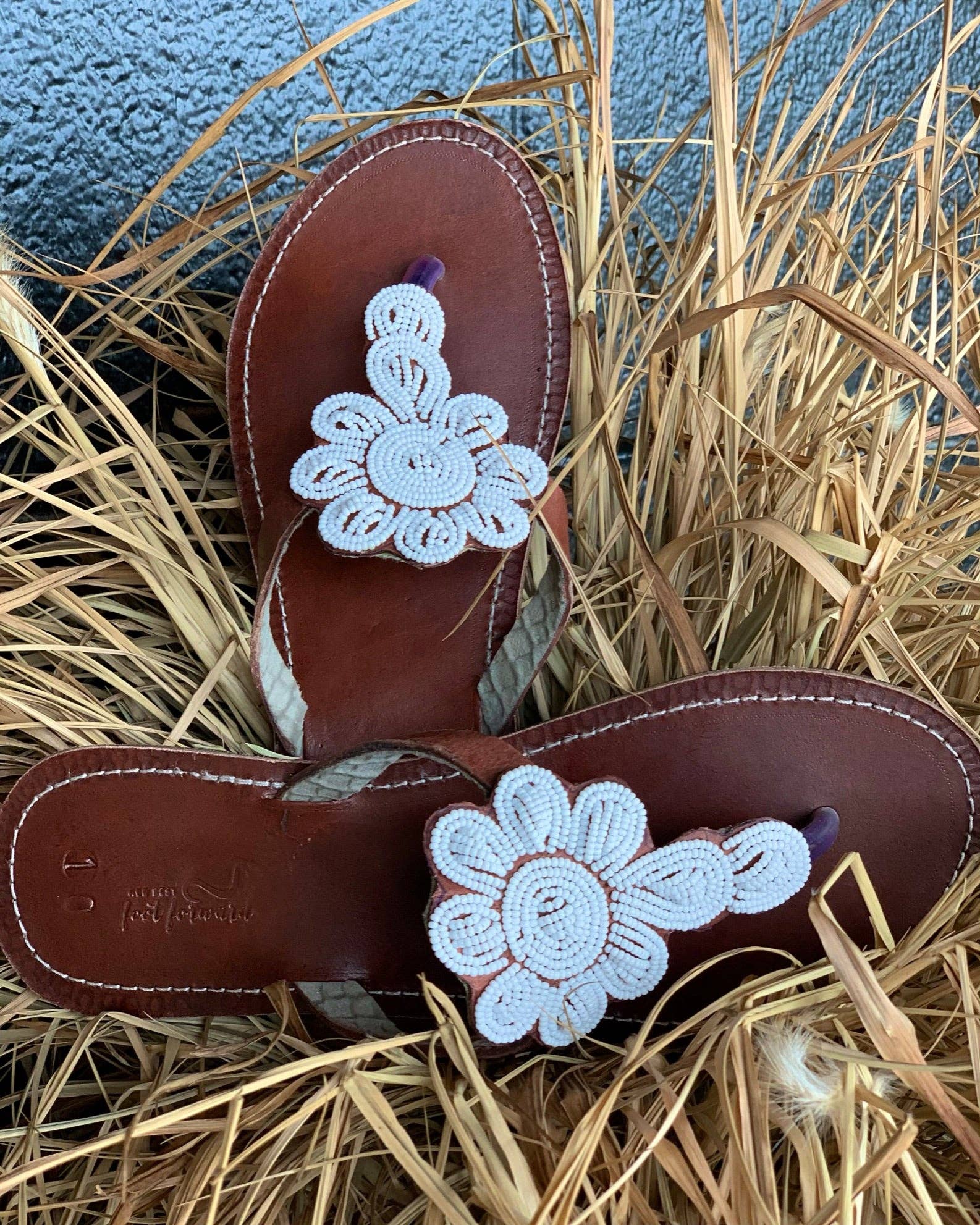 Her Best Foot Forward – Chinelos - Mulher por atacado – Sandálias de Missangas Feitas à Mão por Mary - Calçado Ético Intemporal com Missangas Maasai2