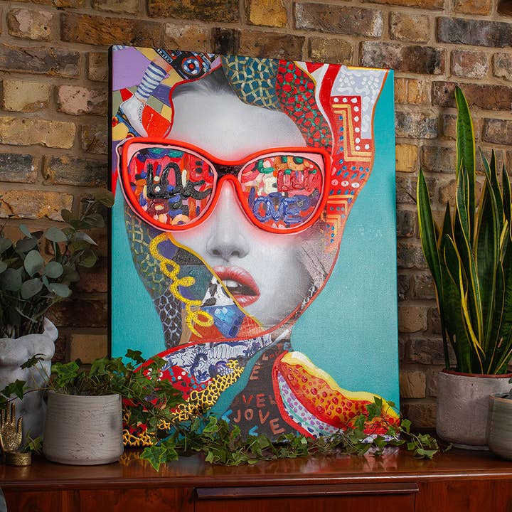 'Chic Woman' Wall Artwork - LED Neon for wholesale by Locomocean Ltd