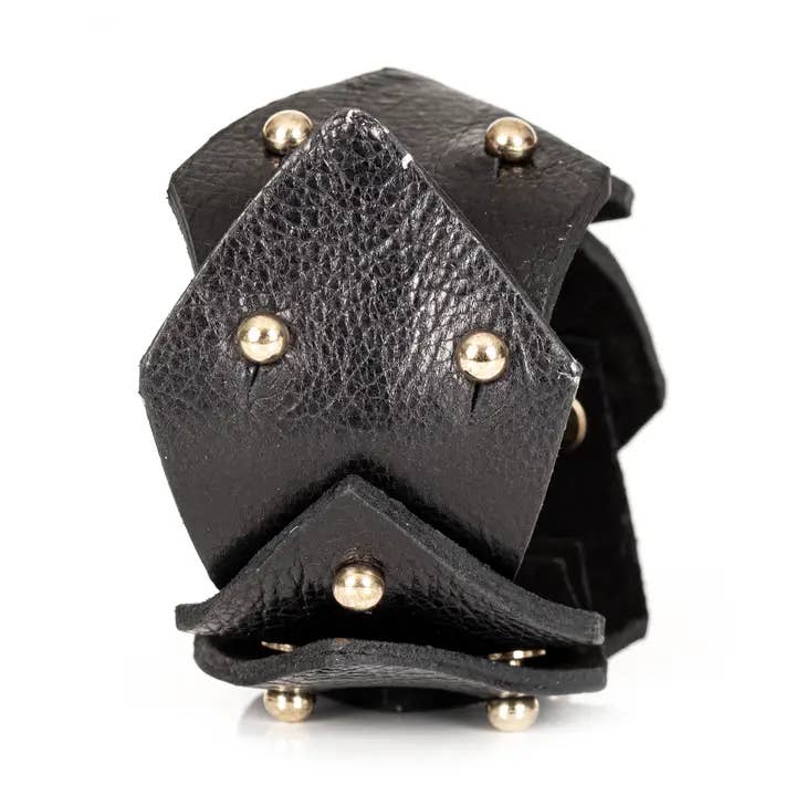 Hex Stud Leren Armband, Zwart met Gouden Studs voor wholesale door The Dark