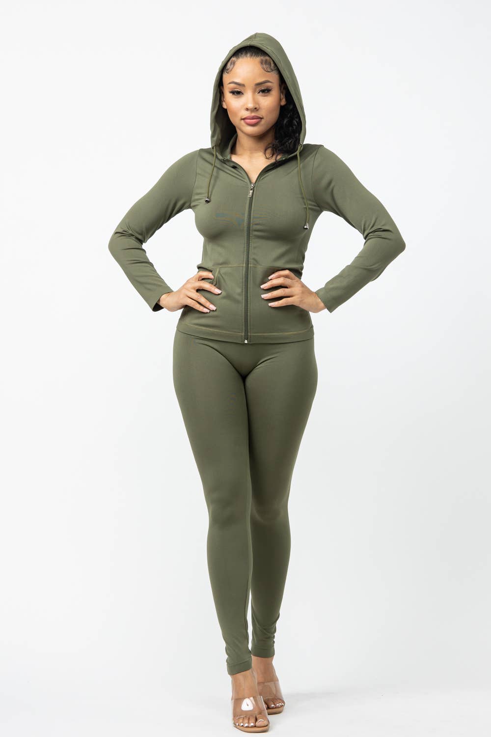 Julia by LoveJ – Großhandel Set aus Oberteil und Hose (NICHT Loungewear) – Damen – Nahtlose Kapuzenjacke und Leggings mit Reißverschluss24