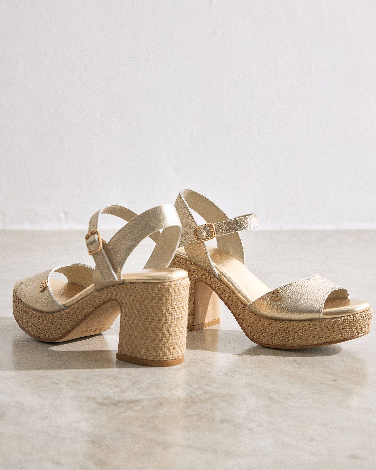 POPA - Wholesale Platform Heels - Women's - Daira Gold Laminated Galaxy Sandal6