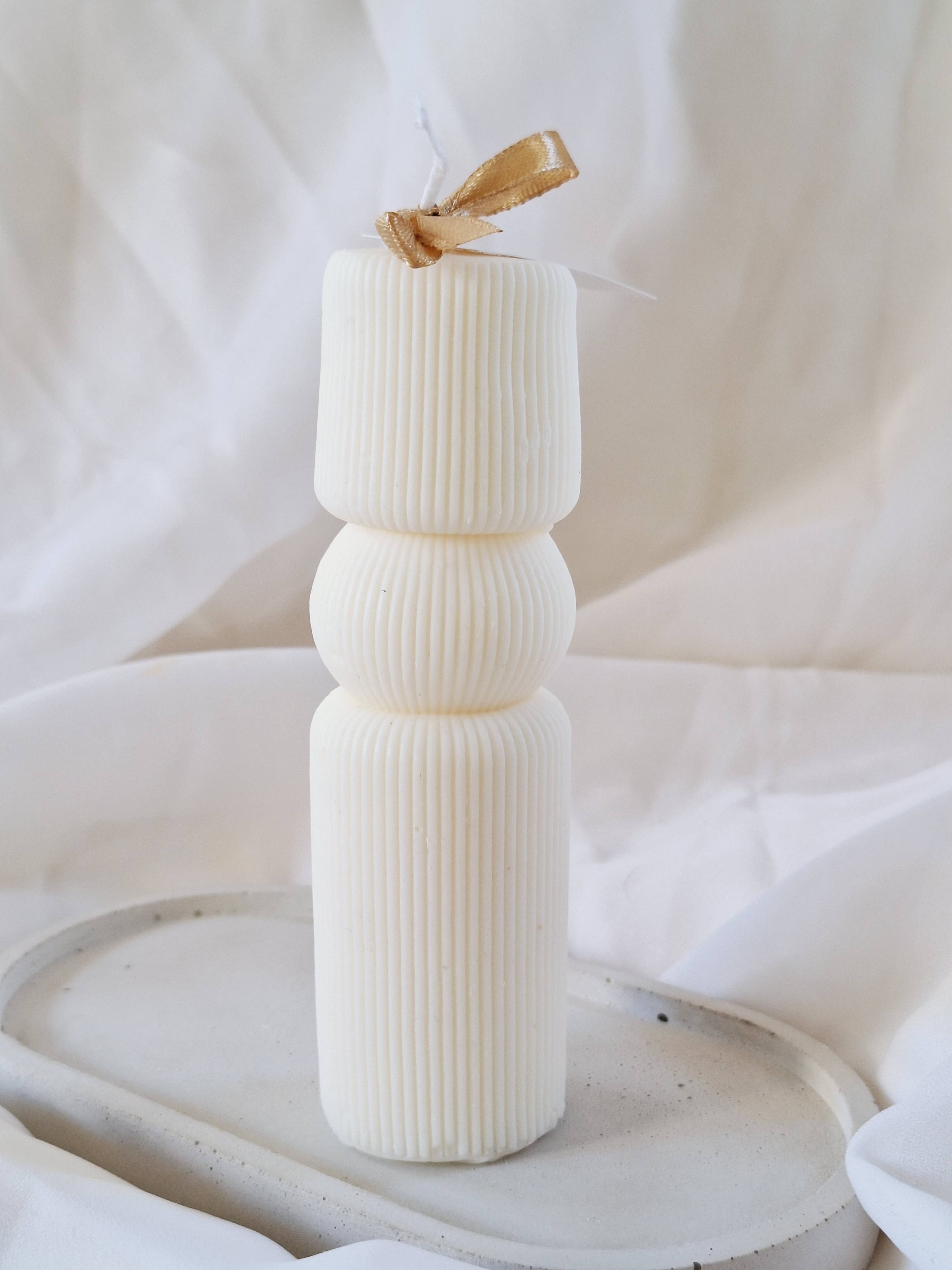 Your Nice Things - Candles - - Vendita all'ingrosso Candele a colonna - Candela decorativa a colonna in cera di soia al cedro e sandalo2