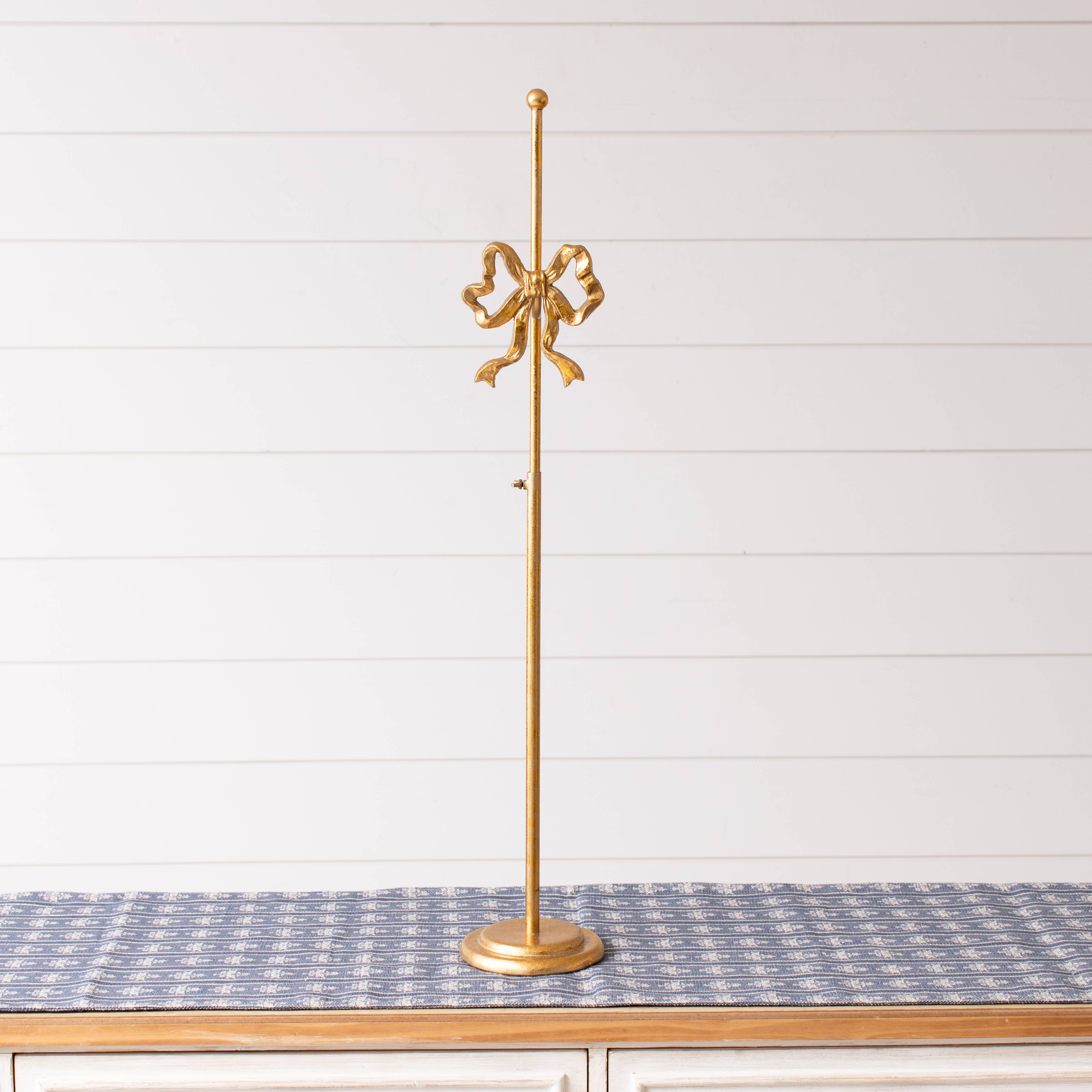 Audrey's Home & Gift - Wholesale Wreath - Gold Wreath Stand with Decorative Bow (Pk/02)0