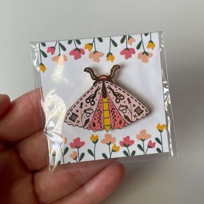 Stitchonomy – Großhandel Kreuzstich-/Stickzubehör – Frühlingsmotte Nadelhalter2