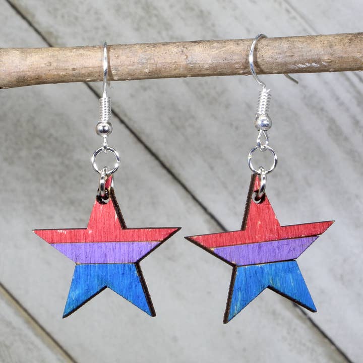 Boucles d'oreilles en bois LGBTQIA+ Pride Bisexual Star pour la vente par Cates Concepts