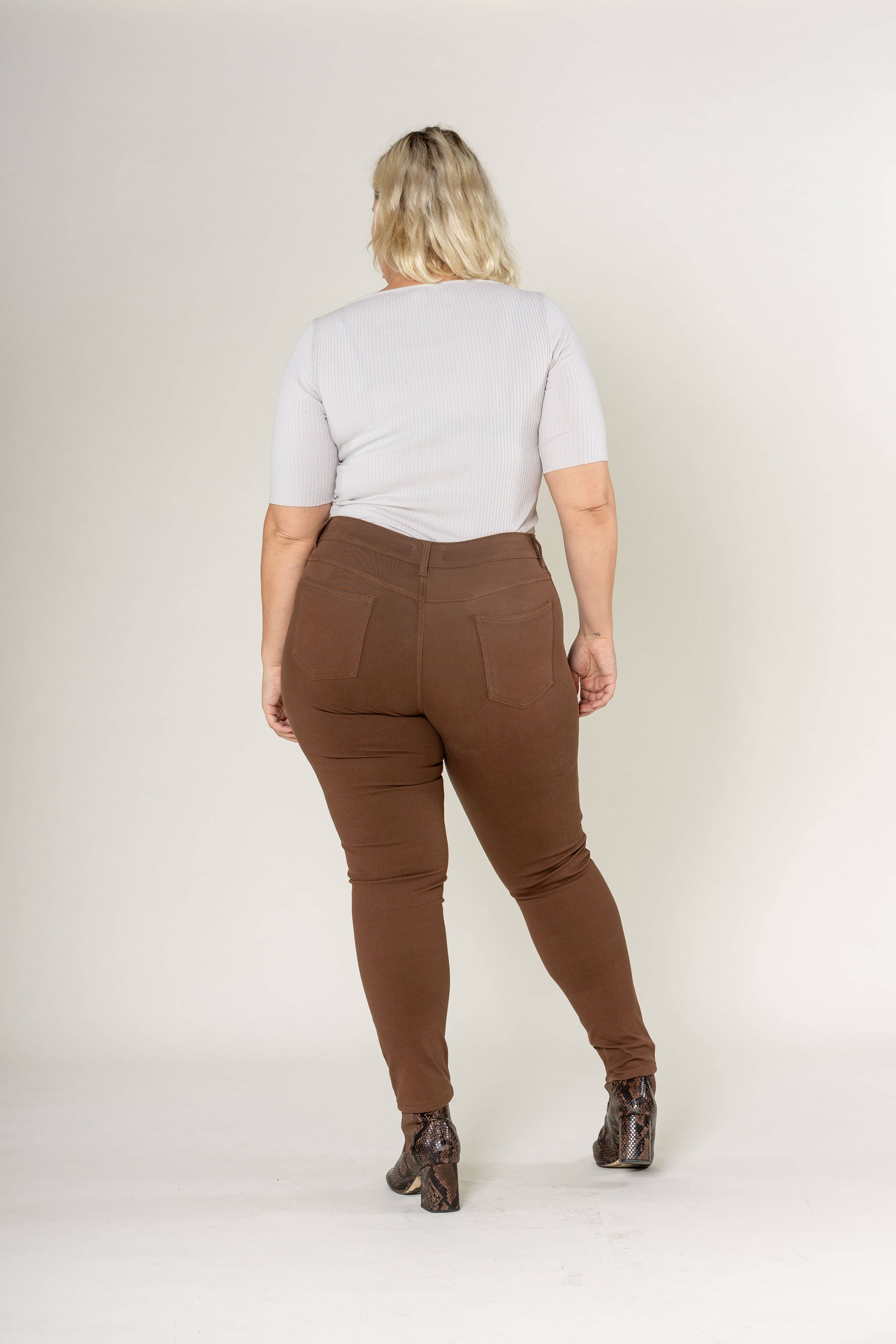 Nina Carter - Wholesale Fashion Leggings - Women's - Curve plus size stretch Legging/Jegging with Zip A00515