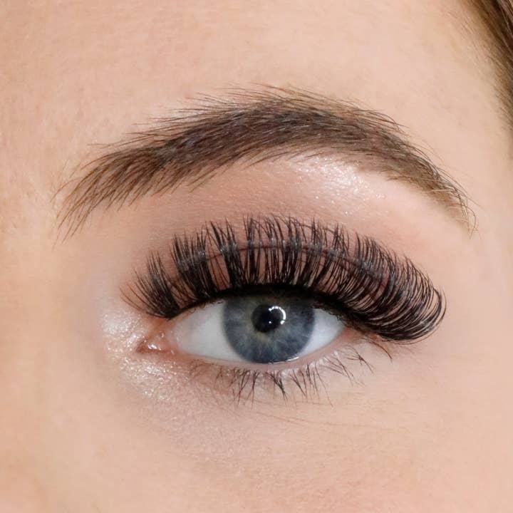 Lola's Lashes – wholesale False/fake eyelashes – L.W.I She's Fire Russian Strip Lashes