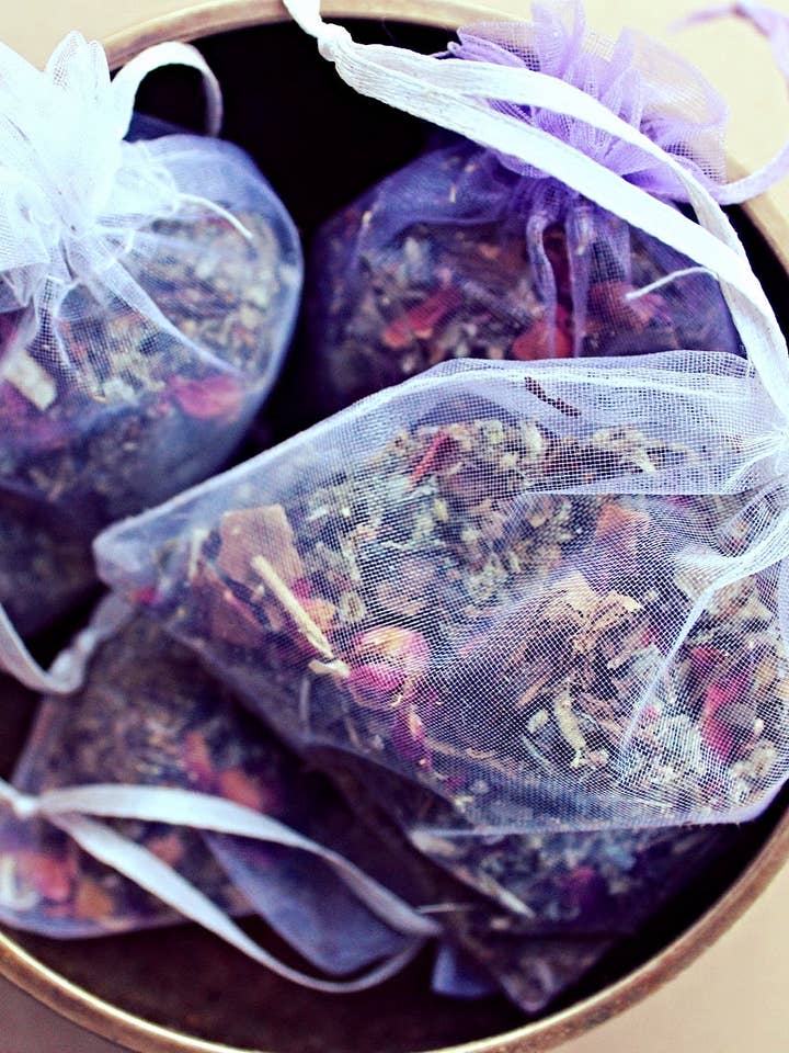 Cuscino MagiKal Dream Zzz per la vendita all'ingrosso da parte di Rainbow Bliss Botanicals