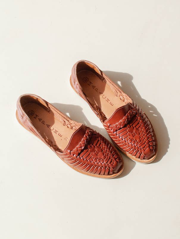 Sandalias de cuero trenzado color tabaco modelo Alegre HANDMADE para venta al por mayor de MAPACHE