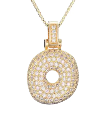 Ouro amarelo Pavé Bubble Letter Iniciais Colar em Aço Ouro 14K para venda a revendedores na Faire16