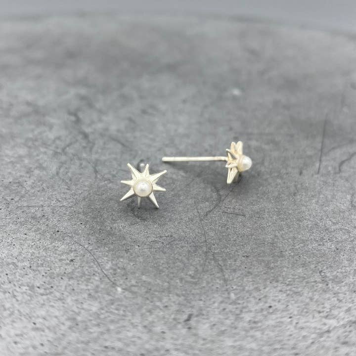 Mini-Ohrstecker Pearl North Star für den Großhandel von Something Silver