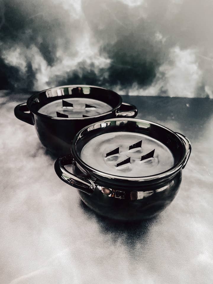 Bougie sous licence officielle | Bénie du Chaudron (16 oz) pour la vente par The Nerf Herder Co.