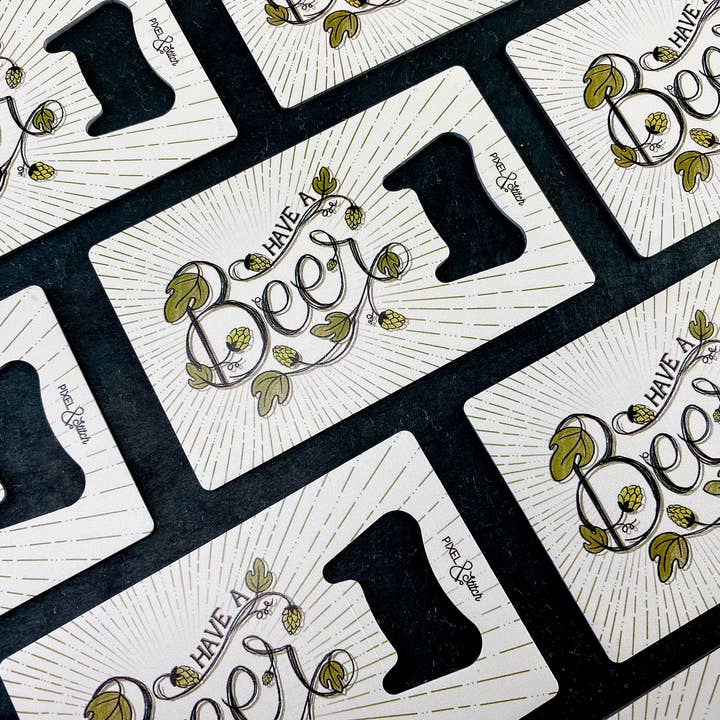 Ayez un ouvre-bouteille de bière en métal pour la vente par Midwestmod | Pixel + Stitch