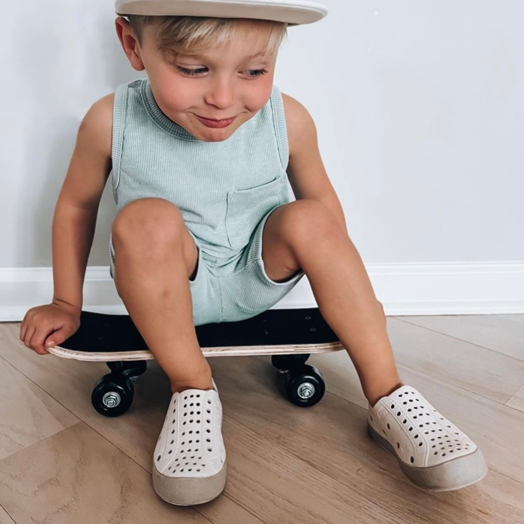 CREME TAN KANTSTEN - SHOOSHOOS TODDLER BØRNESKO VANDTÆTTE SNEAKERS for engroshandel på Faire12