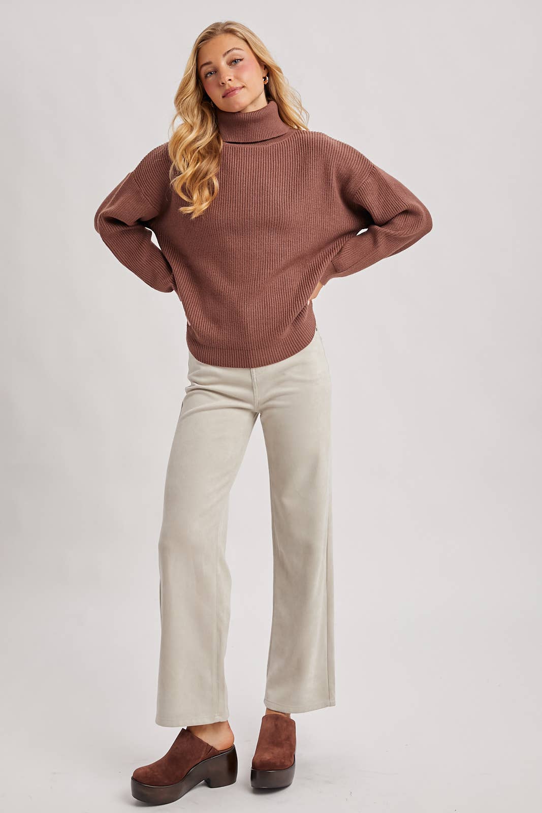 Bluivy - Vendita all'ingrosso Maglione tricot - Donna - MAGLIONE A COSTE CON COLLO ALTO21