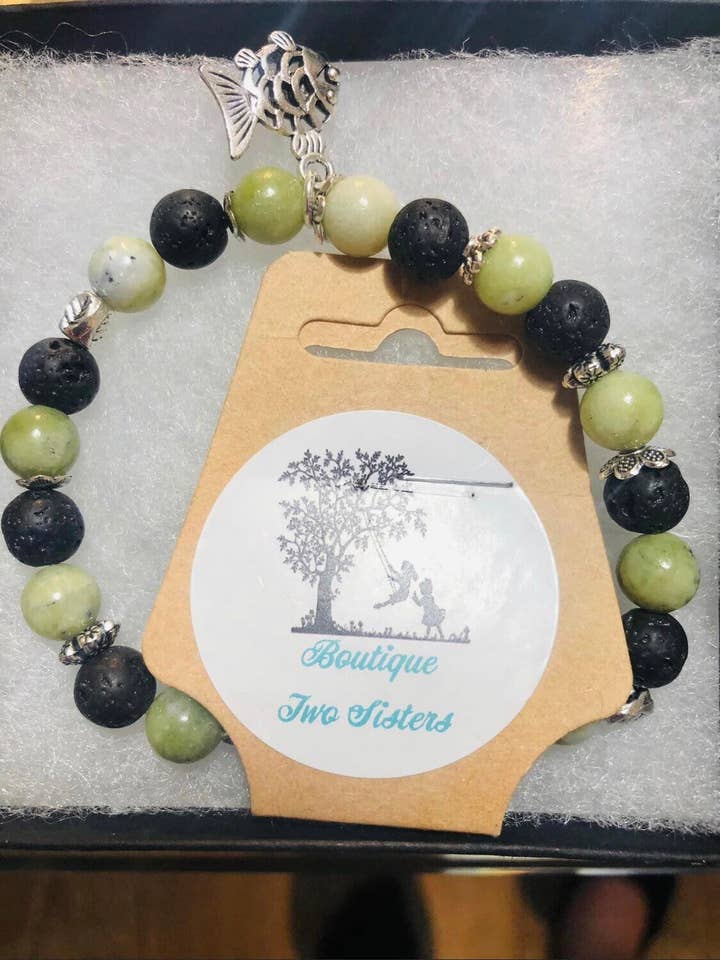 Bracelet en jade et lave de la Colombie-Britannique, fait main pour la vente par Boutique Two Sisters
