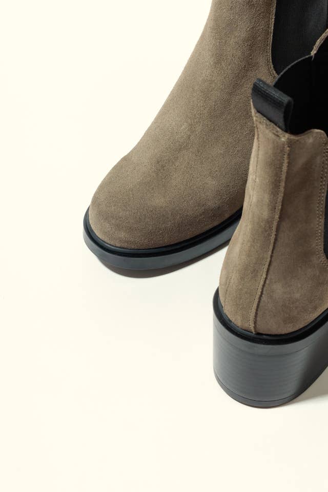 KMB Shoes - Wholesale Booties - Women's - INMA NUTRIA TAUPE – Ankle Boots with Elastic Inserts and Block Heel2