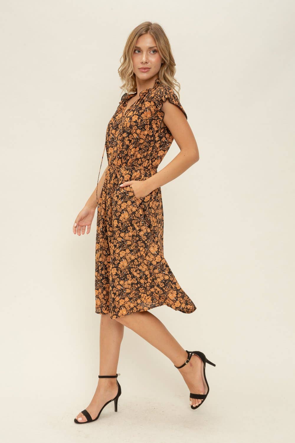 ZWART 32061-1 Midi-jurk met geplooide mouwen en bloemen print voor groothandel op Faire3