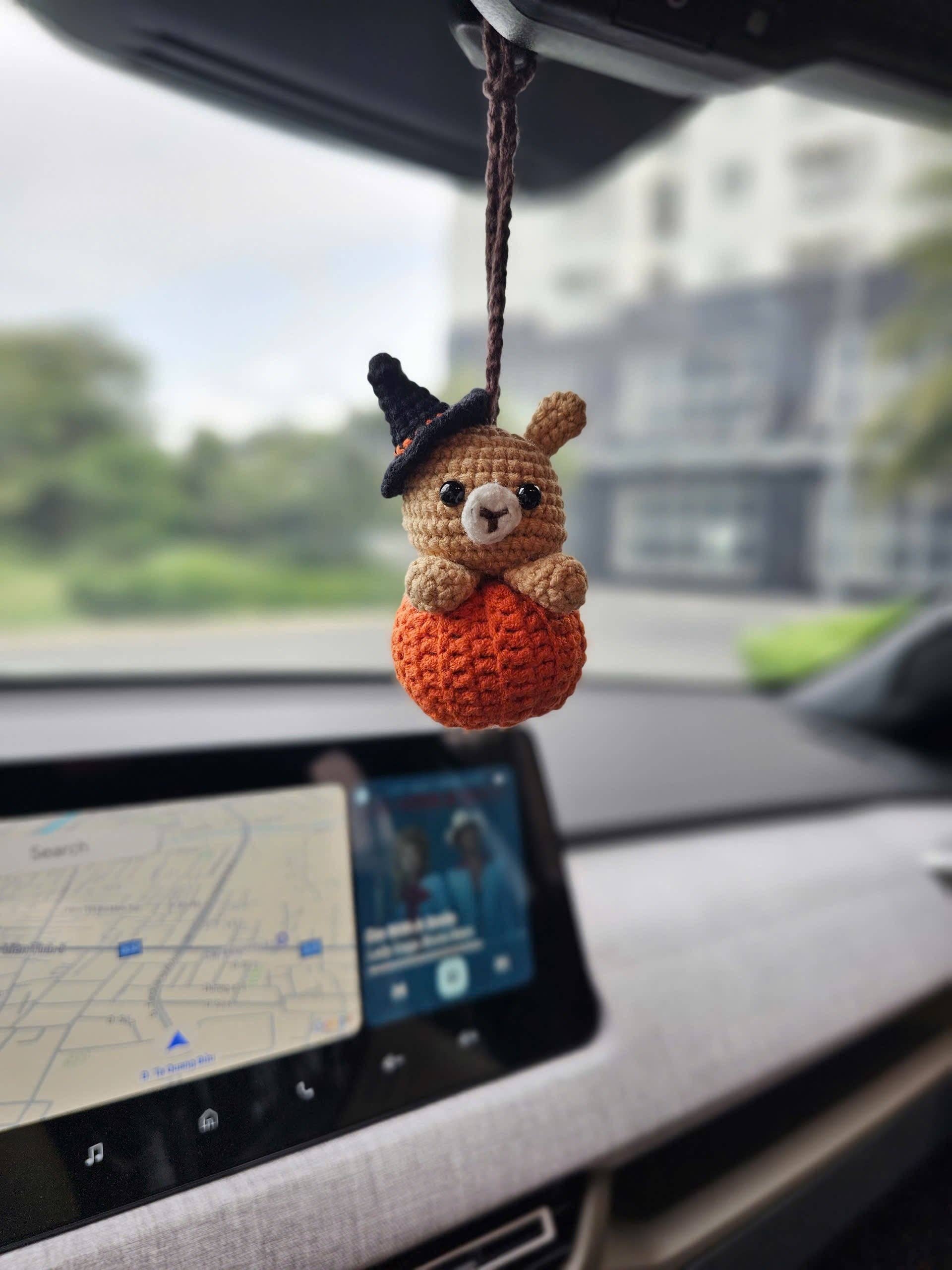 Quince Fables - Vente Breloque décorative pour voiture – unisexe - Porte-clés et pendentif de voiture au crochet pour Halloween, Ours Sorcier, Jack O'Lantern, Faucheur✅5