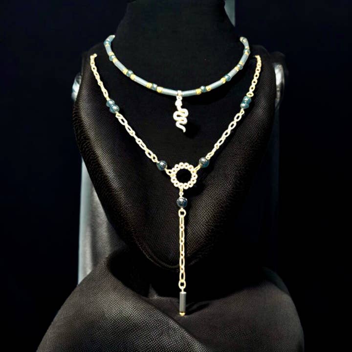 Colliers Serpent Élégance Contemporaine pour la vente par Supr Nova Wrists