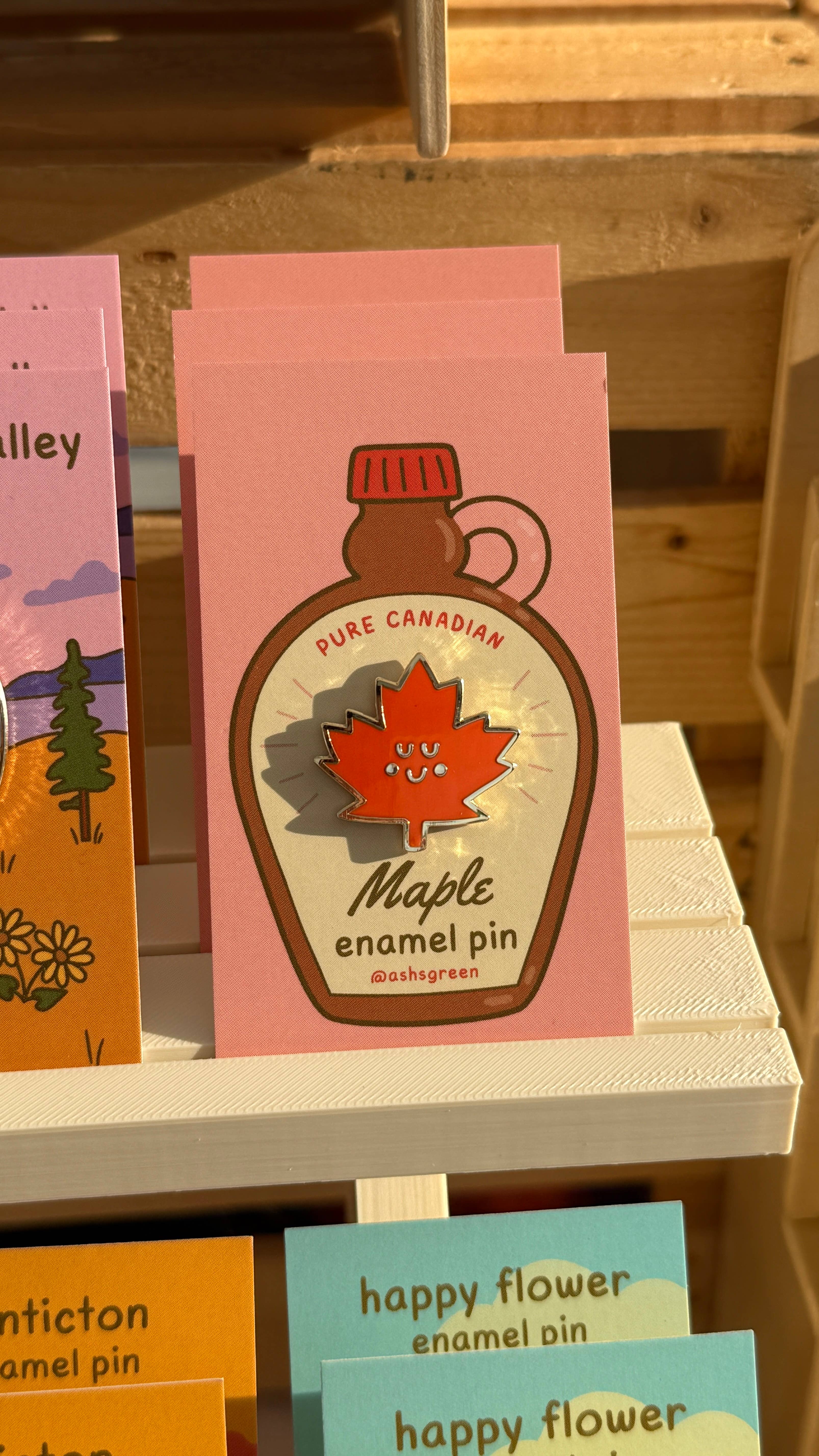 Ashleigh Green Studios - Vendita all'ingrosso Spilla da bavero - Spilla in smalto - foglia d'acero 🍁3