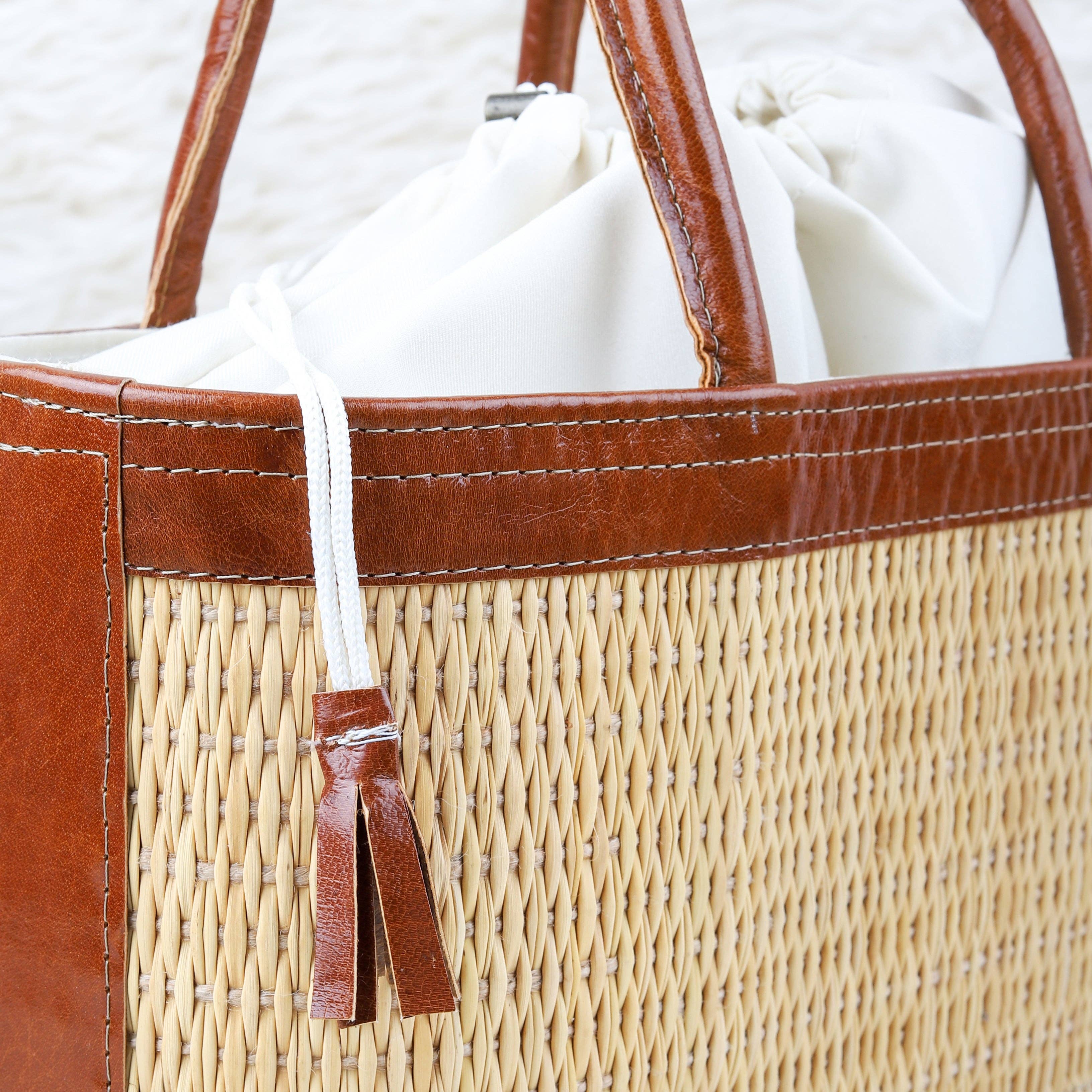 Krafts GmbH Olive Wood - Wholesale Beach Bag - Artisan Woven Straw Tote Bag - Handmade Tunisian Beach Bag1