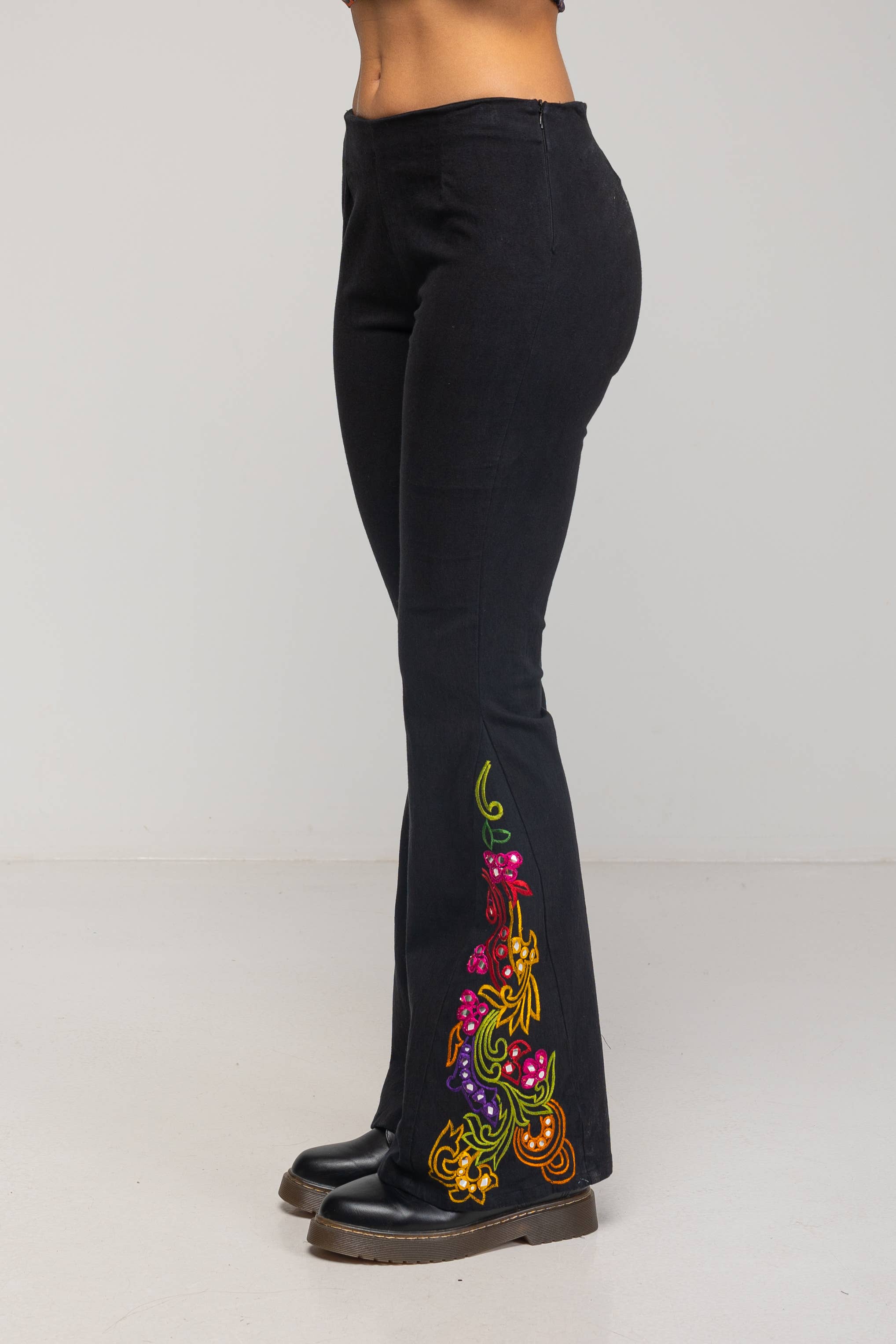 Peace & Love (CALAO IMPORT EXPORT S.L.) – Großhandel Hose – Damen – PR1155P Hose mit ausgestelltem Bein und Seitstickerei5