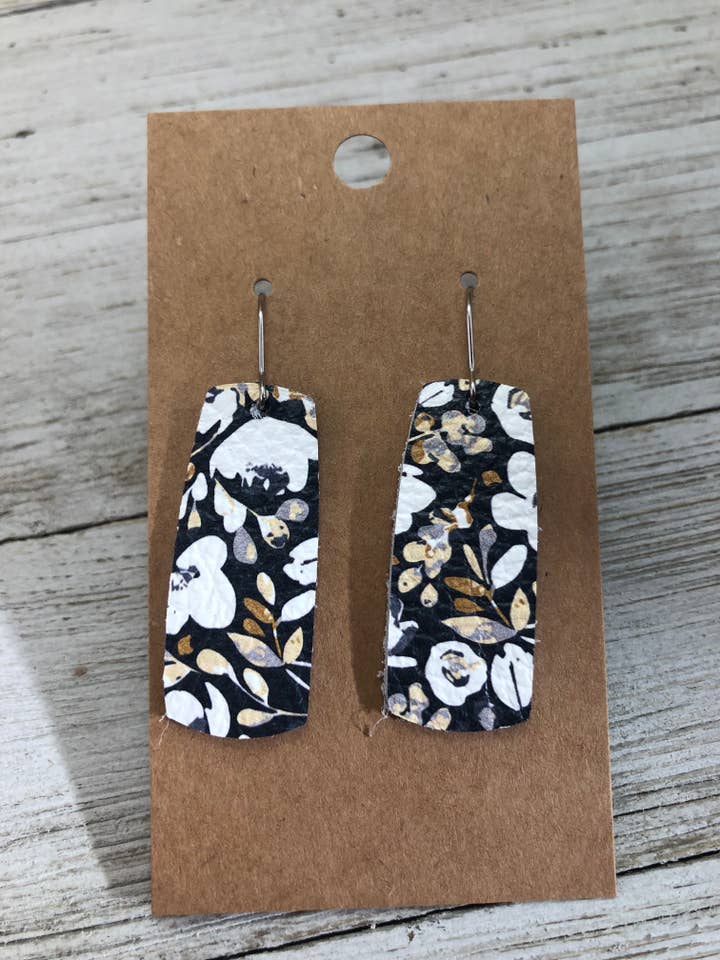 Små joannna bar örhängen för wholesale av Designs by Ashley