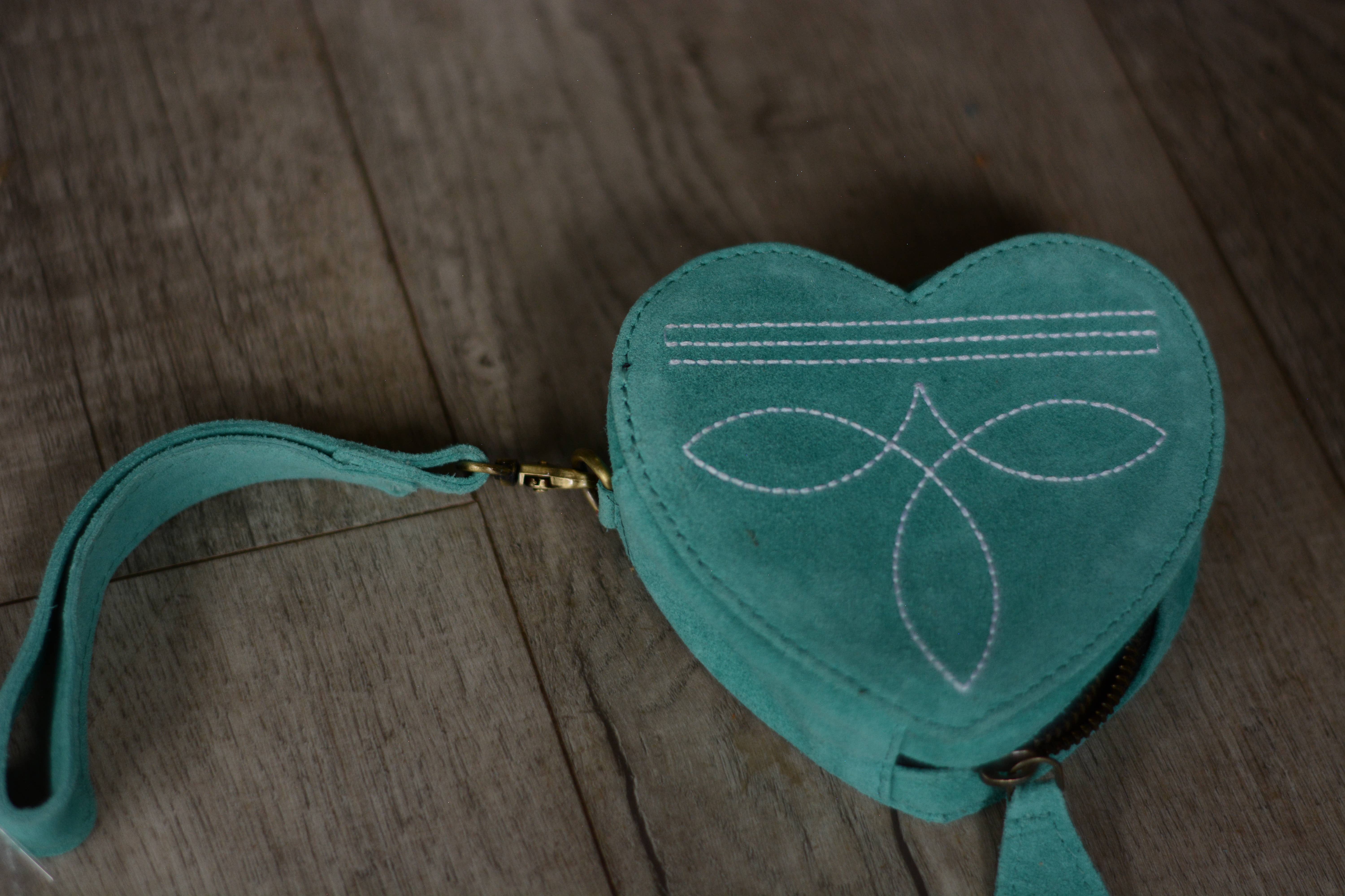 FRINGE & LUXE - Wholesale Wristlet - The Heartline Case
1