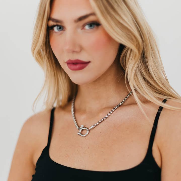 Pretty Simple - Wholesale Pendant/Charm Necklace - Lucky Me Horseshoe Toggle Necklace - WATERPROOF