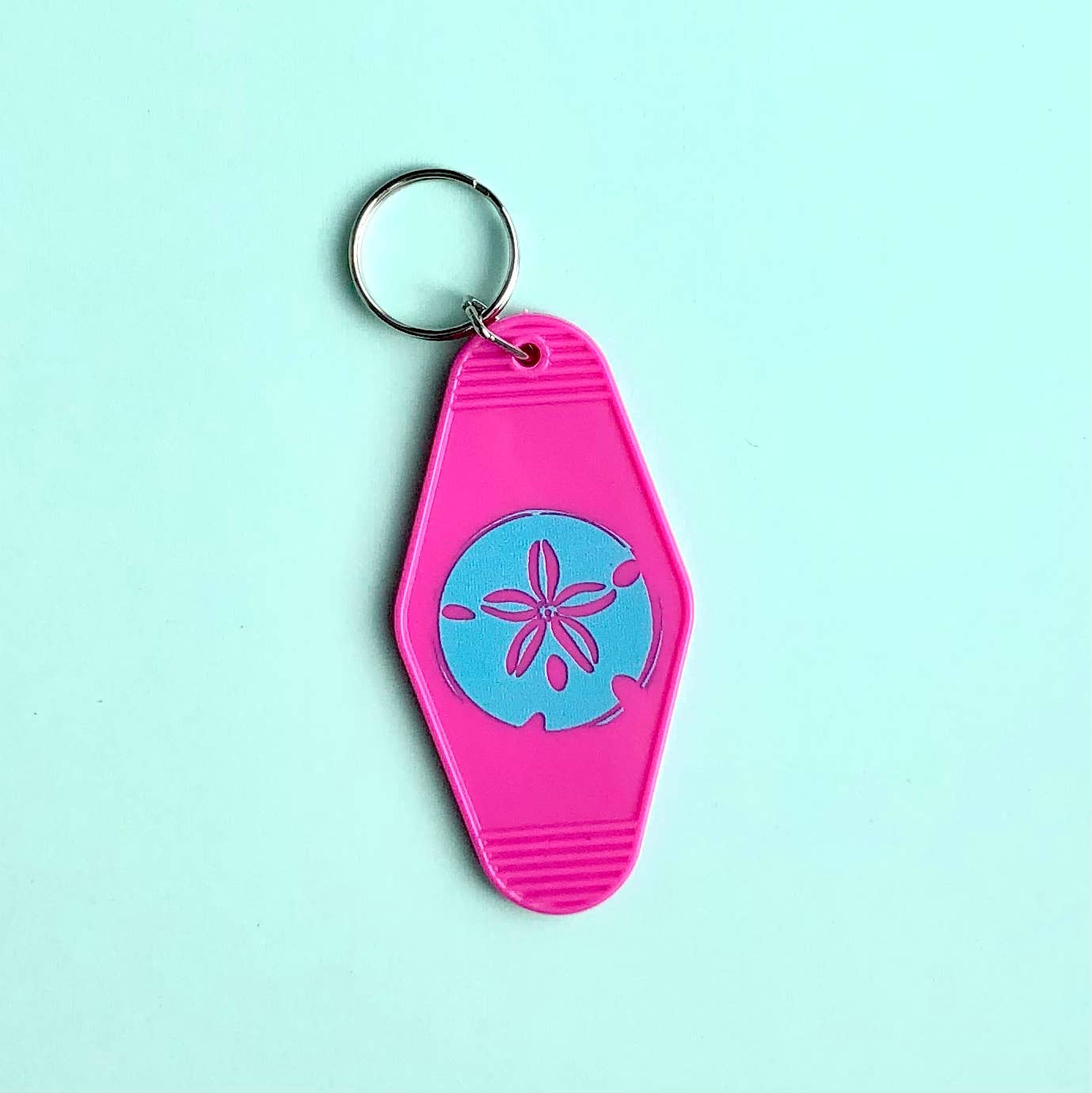 iconic mi - Wholesale Keychain – Women's - Motel Key Fob Tag Sand Dollar Hot Pink Summer Keychain
