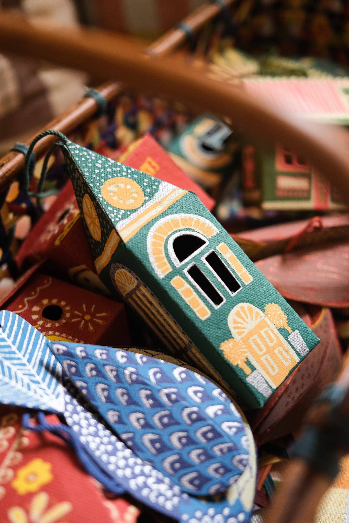 East End Press - Vente Objets de décoration - Royaume-Uni/UE : Décoration de planche imprimée à l'écran Steeple d'hiver1