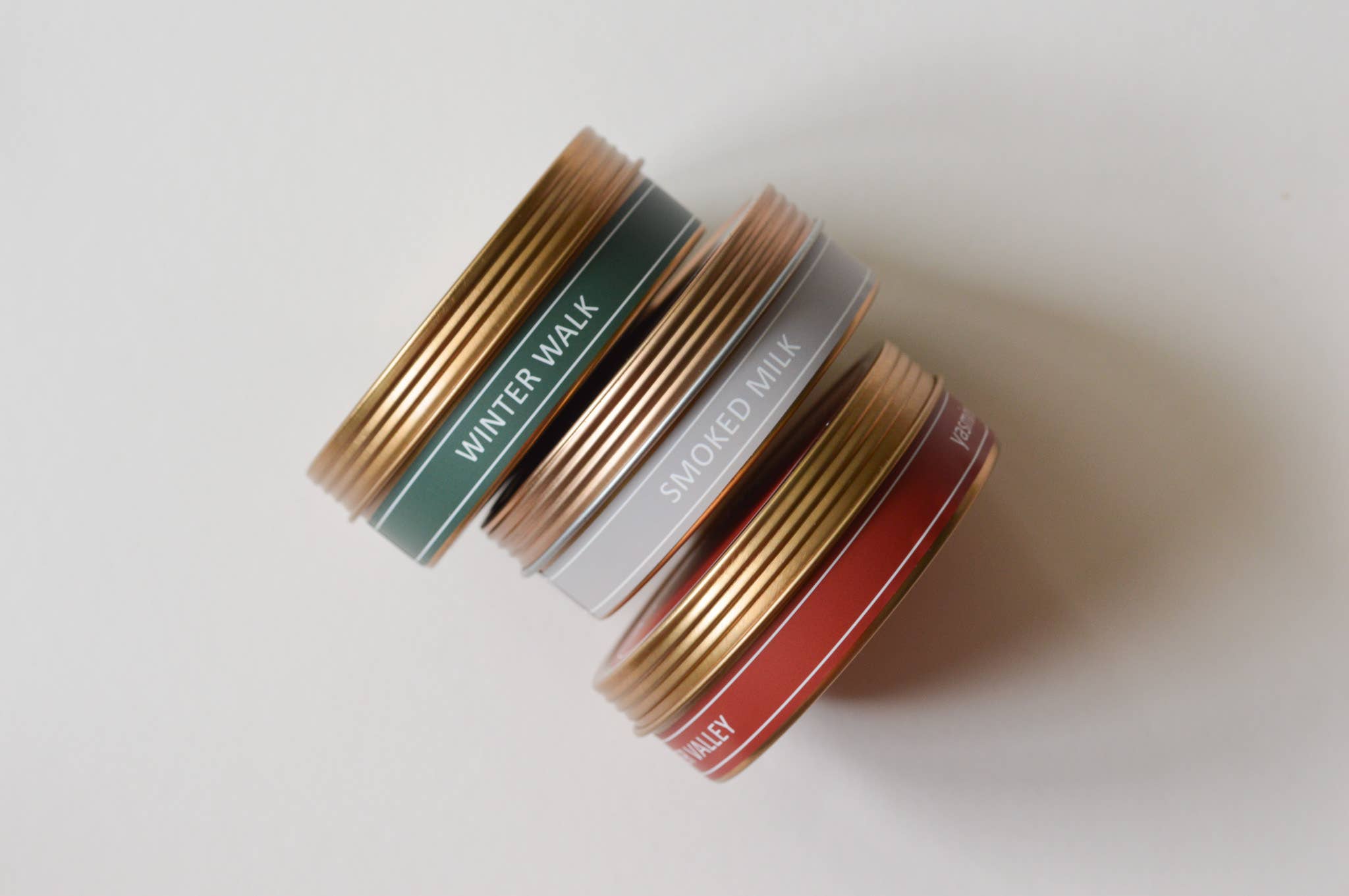 SCENTORIE. - Vente Bougies de voyage - Bougie parfumée cire de colza CHRISTMAS BAKERY 110 g / 20 h mèche en bois4