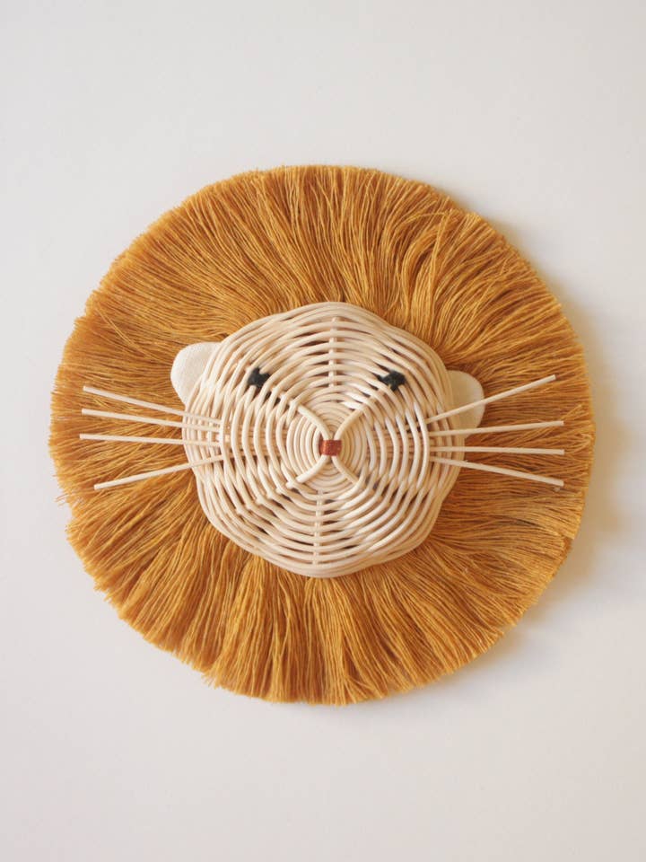 mustard Lion trophy for wholesale by ateliersolelh