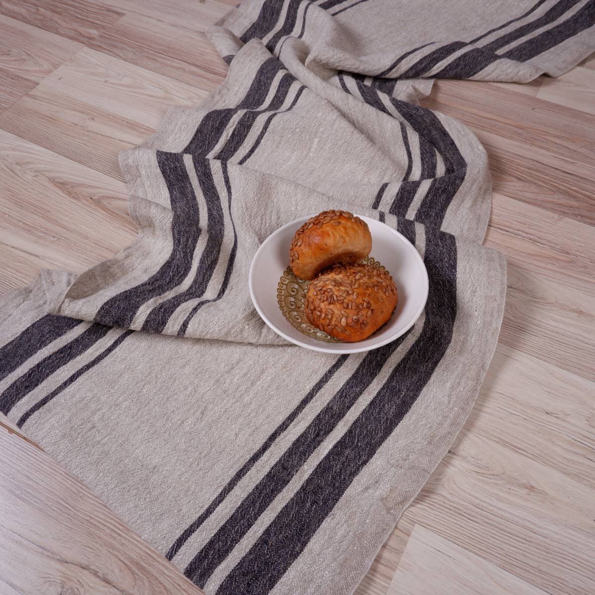 NorraVilla - Wholesale Table Runner - Black Striped - Grain - Linen Table Runner3